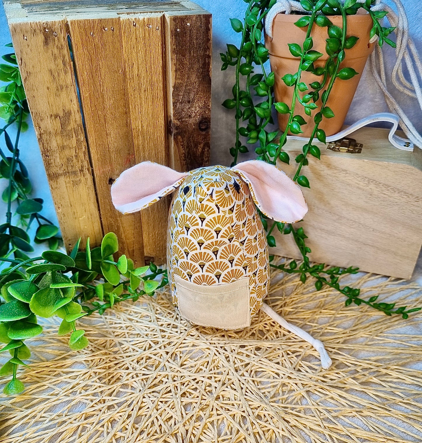 Souricette plume de paon jaune