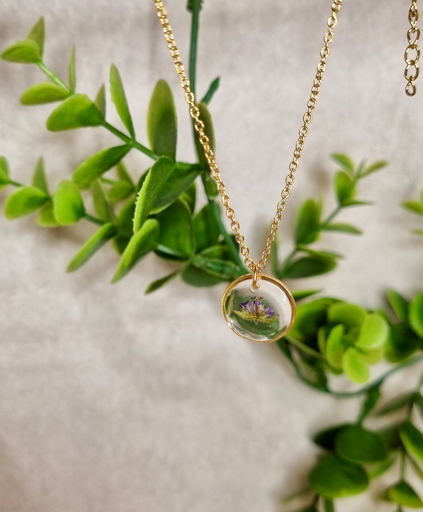 Collier petite fleur violette